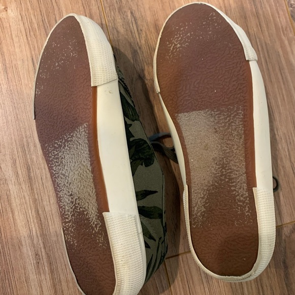 Old Navy size 6 Green Tree Camo Shoes - Picture 5 of 8